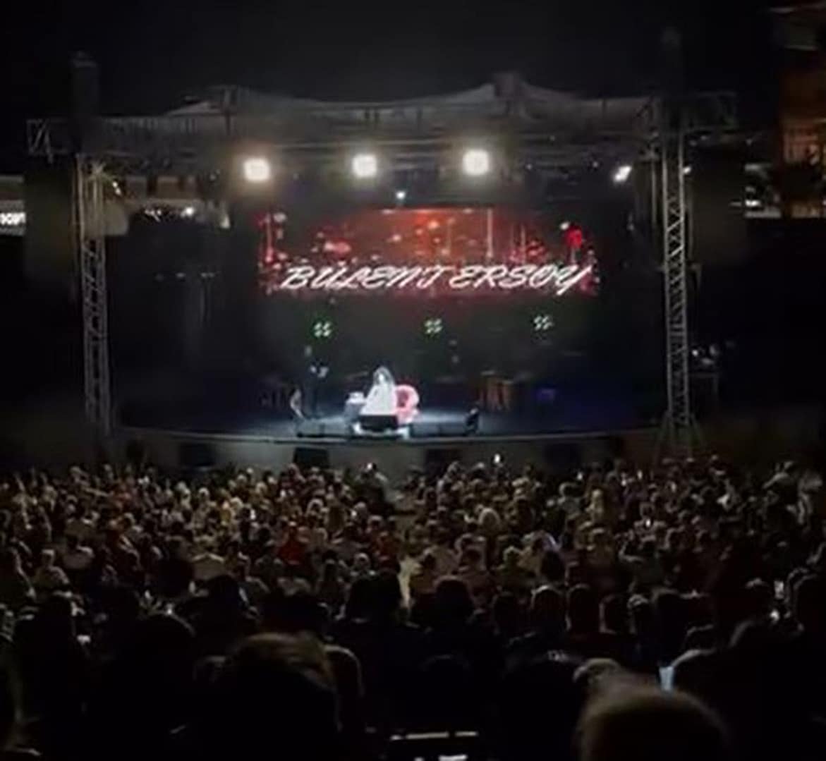 Kuşadası AVM’de sahne alan Bülent Ersoy’dan ağza alınmayacak küfürler