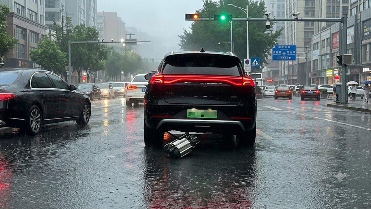 Trafikte motoru düştüğü iddia edilen BYD marka araç gündem oldu
