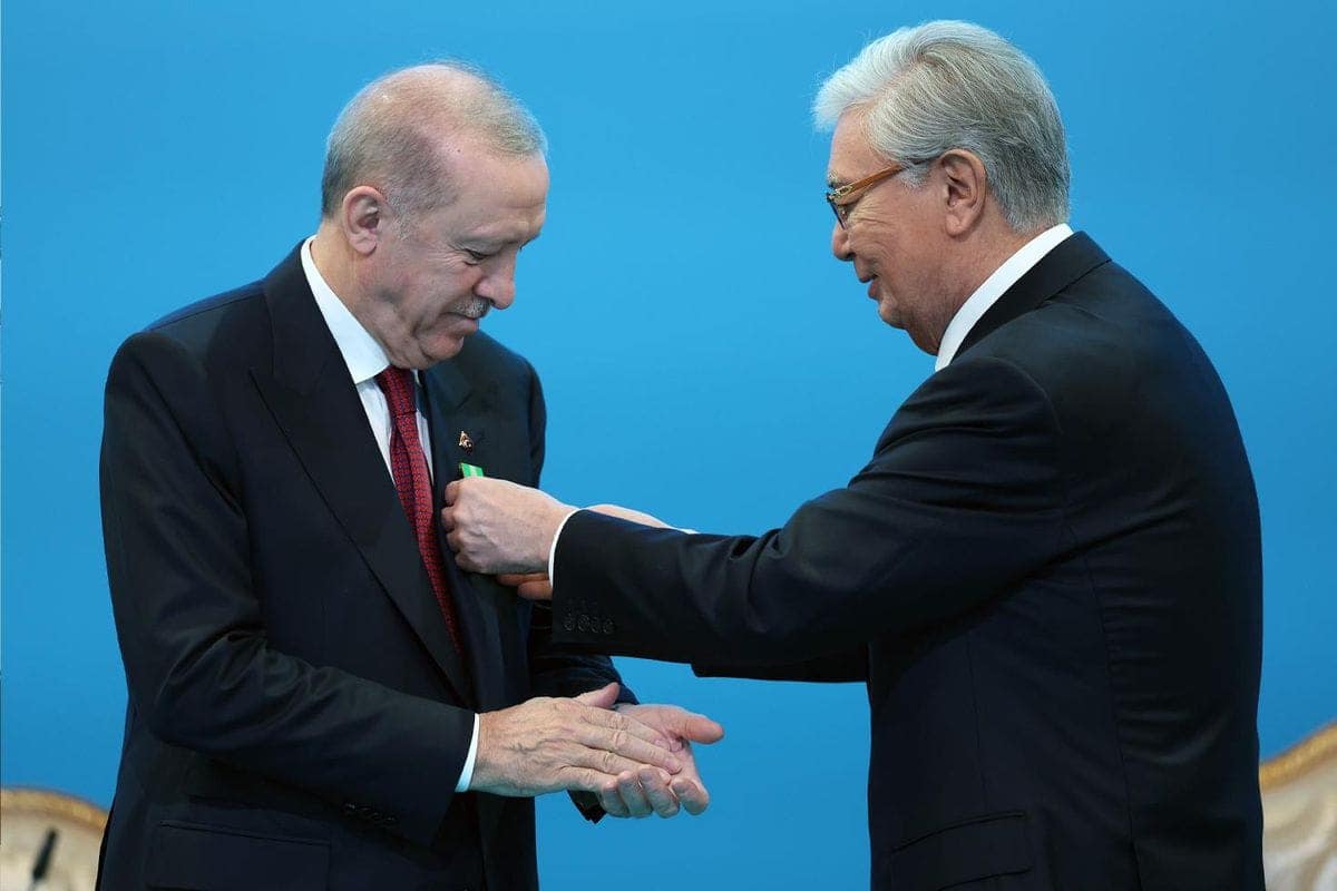 Erdoğan’a Kazakistan’da Ahmet Yesevi Nişanı verildi