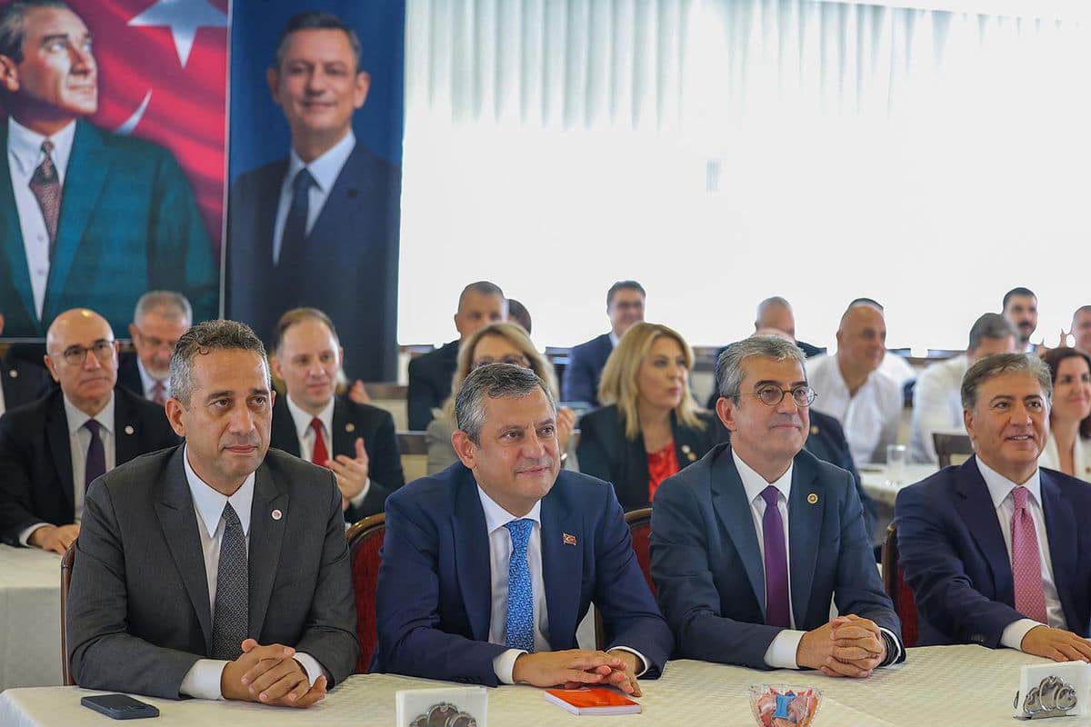 Mansur Yavaş'tan Özgür Özel'e tebrik telefonu