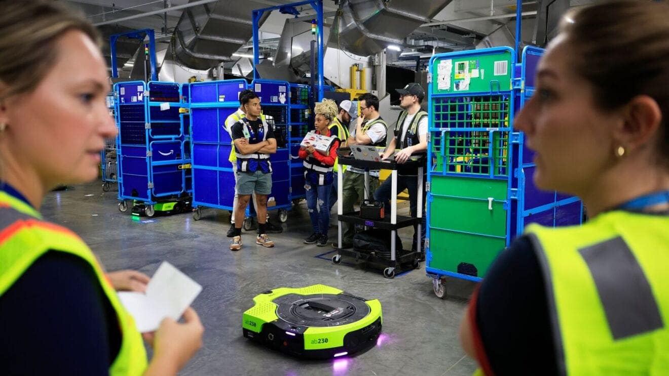 Amazon, çalışanların konuşabileceği otonom depo robotu Proteus’u tanıttı